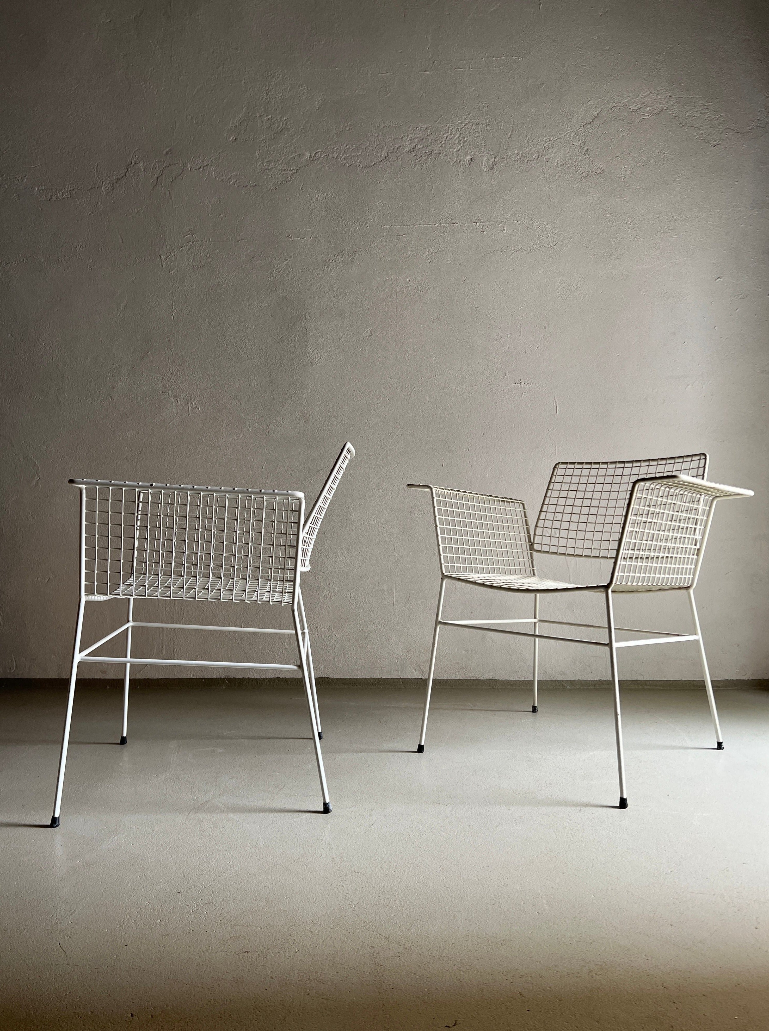 White Metal Wire Chair