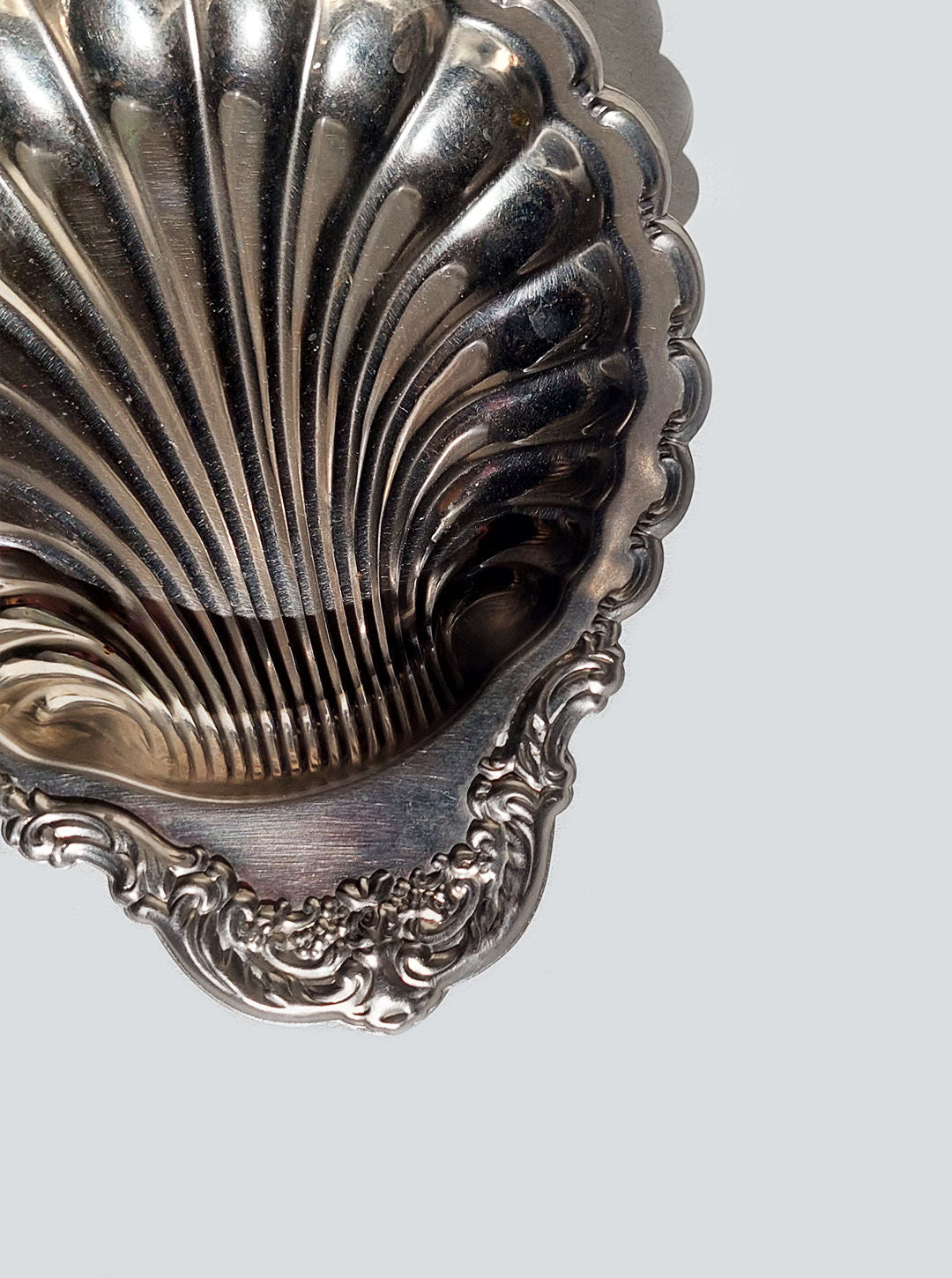 Shell-Shaped Catchall Tray - Image 5