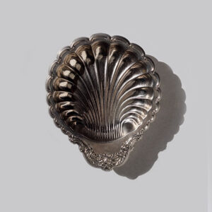 Shell-Shaped Catchall Tray