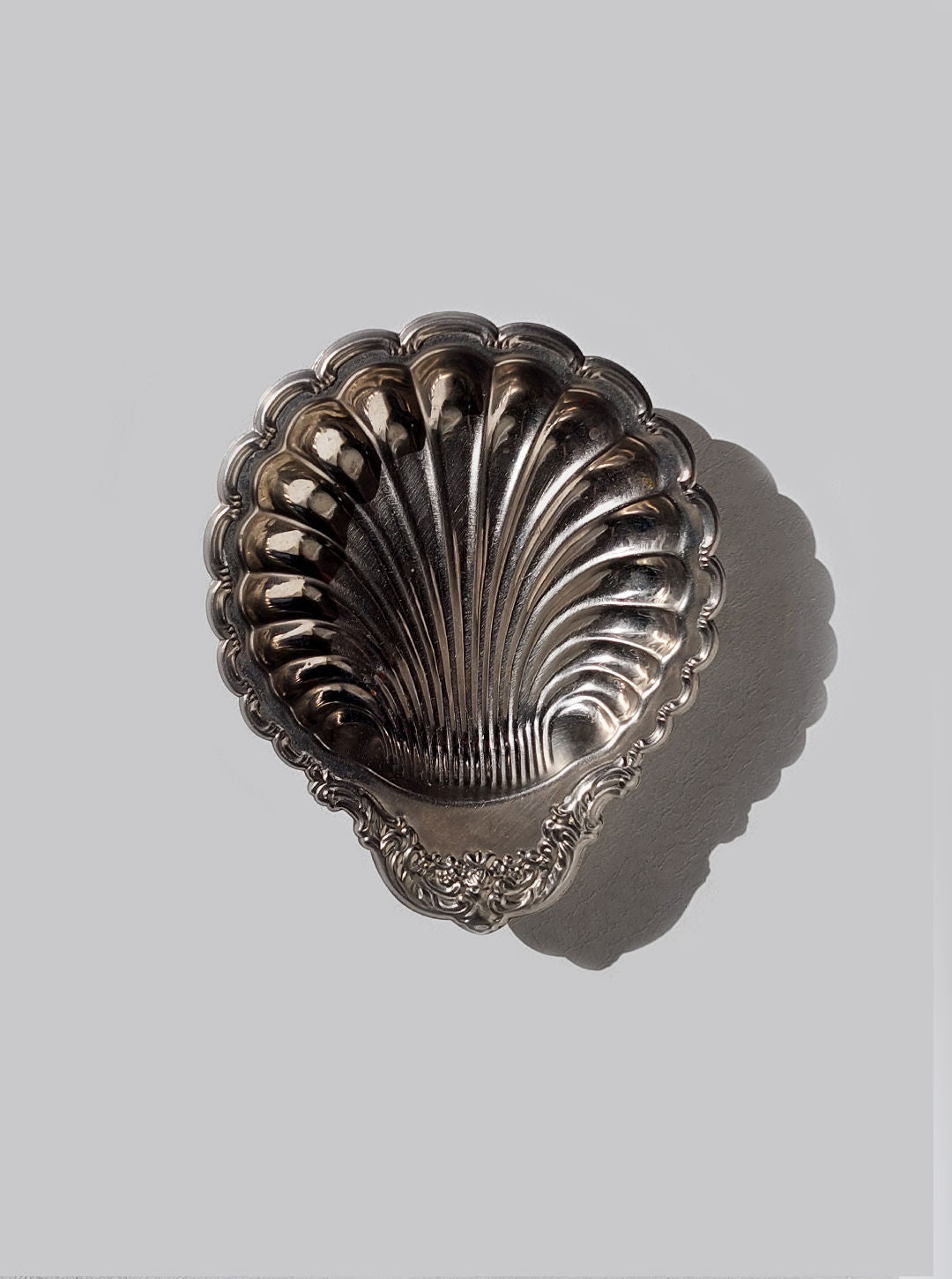 Shell-Shaped Catchall Tray