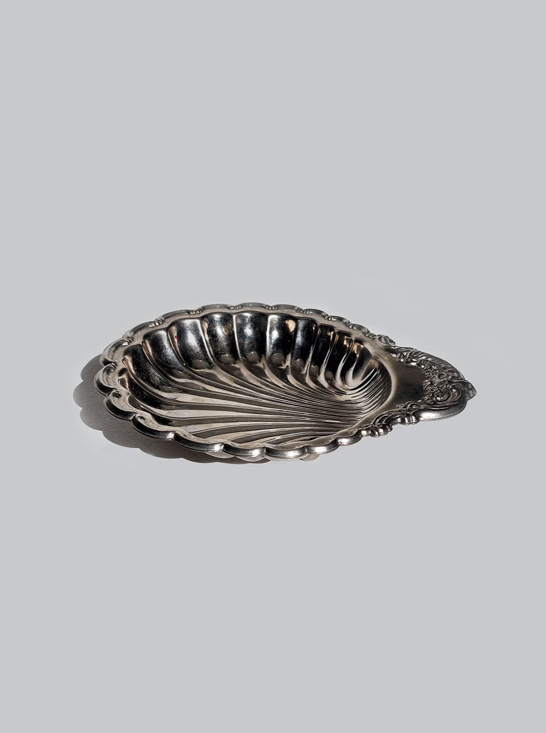 Shell-Shaped Catchall Tray - Image 2